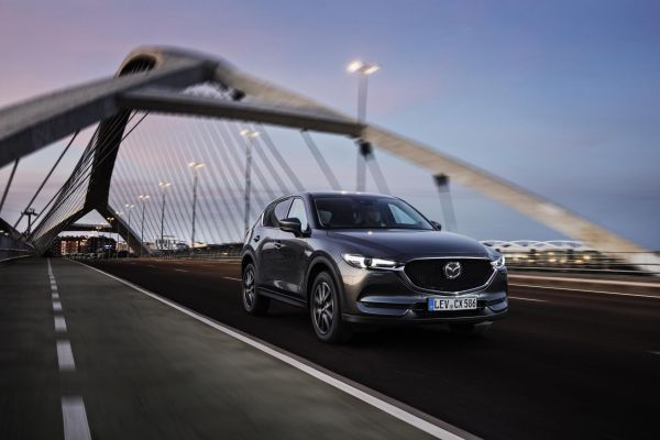 all-new-cx-5-bcn-2017-action-053D6D3CFB-91B2-6855-BE13-E40A8AEC5920.jpg
